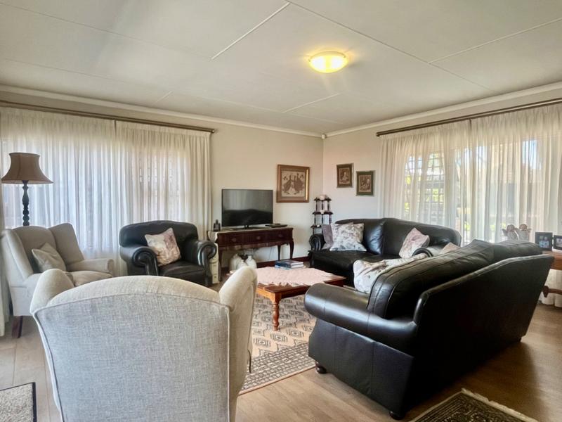 4 Bedroom Property for Sale in Fraaiuitsig Western Cape